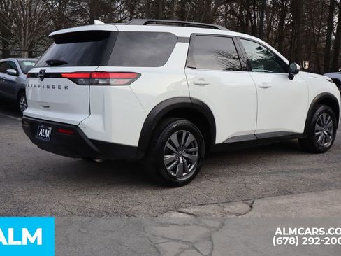 Used 2025 Nissan Pathfinder SV image 6