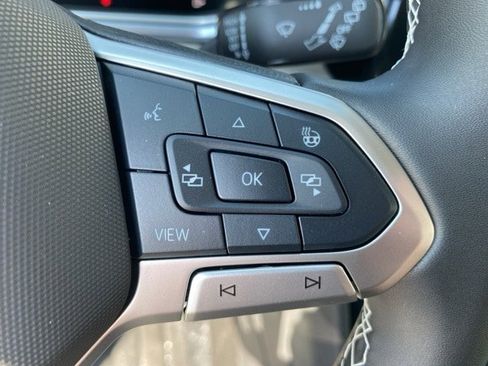 New 2025 Volkswagen Taos SE image 29