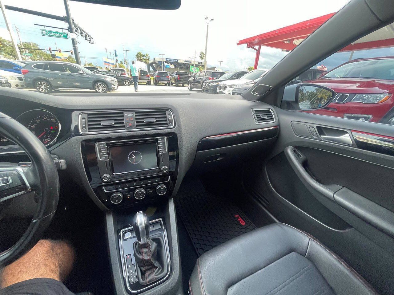Used 2018 Volkswagen Jetta GLI FWD image 2