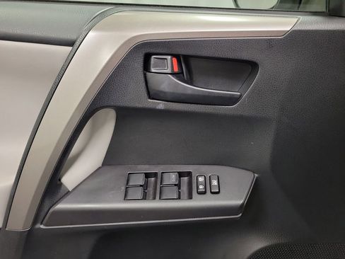 Used 2018 Toyota RAV4 LE image 18