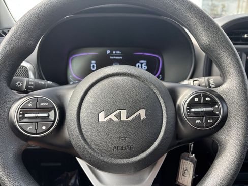 Used 2025 Kia Soul LX w/ LX Technology Package FWD image 28