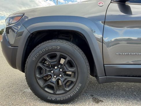Used 2022 Jeep Cherokee Trailhawk w/ Sound & Nav Group AWD/4WD image 10