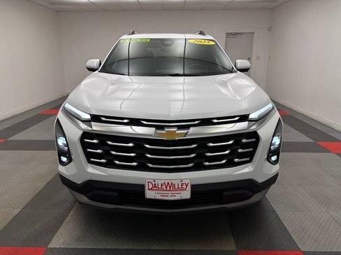 Used 2025 Chevrolet Equinox LT w/ Convenience Package II AWD/4WD image 2
