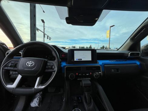 Used 2025 Toyota Tacoma TRD Off-Road image 33