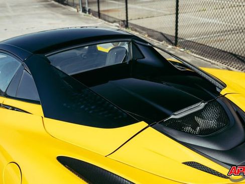 Used 2020 McLaren 720S Performance RWD image 40
