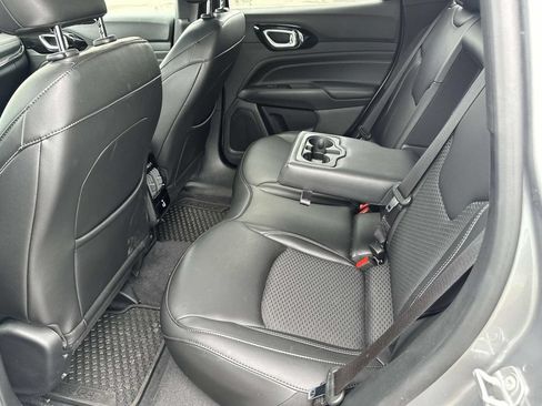 Used 2023 Jeep Compass Latitude AWD/4WD image 11