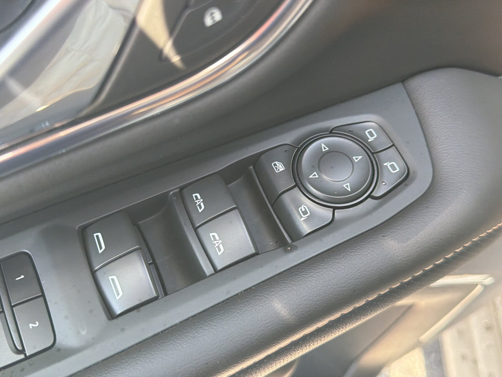 Used 2023 GMC Yukon AT4 AWD/4WD image 12