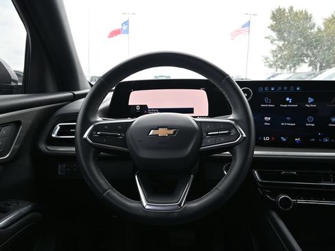 Used 2024 Chevrolet Traverse LS FWD image 10