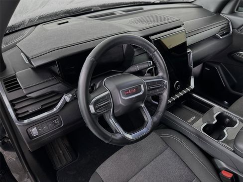 Used 2025 GMC Acadia Elevation image 9