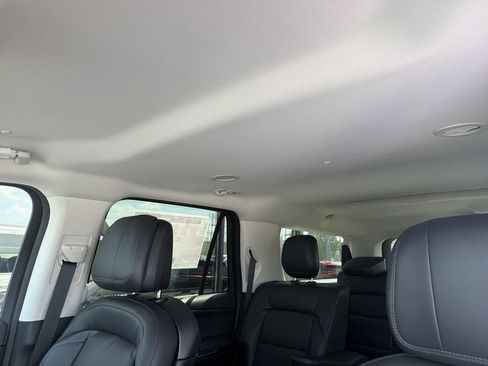 New 2027 Lincoln Navigator L Premier AWD/4WD image 11