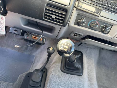 Used 1995 Ford F250 XLT image 4
