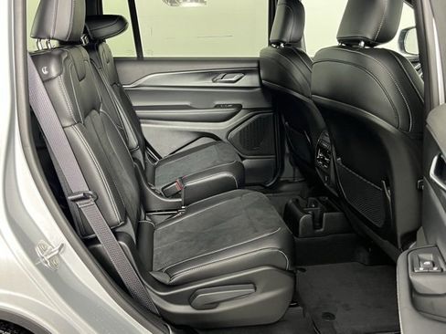 New 2025 Jeep Grand Cherokee L Altitude image 32