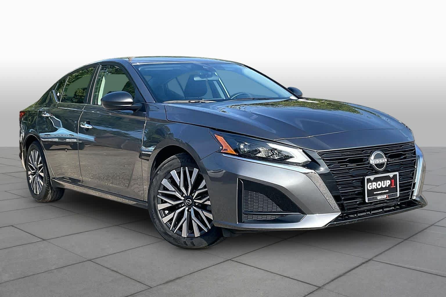 Used 2025 Nissan Altima 2.5 SV FWD image 3