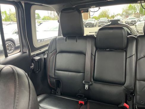 Used 2018 Jeep Wrangler Unlimited Rubicon w/ Uconnect 4C Nav & Sound Group AWD/4WD image 14