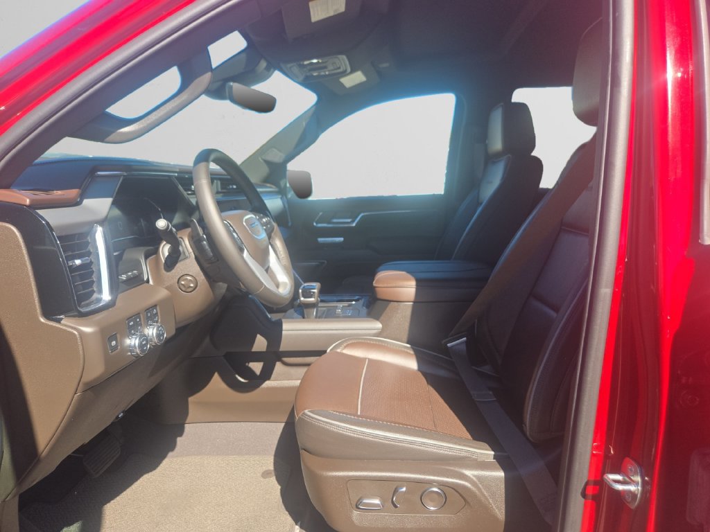 Used 2024 GMC Sierra 1500 Denali w/ Technology Package AWD/4WD image 10