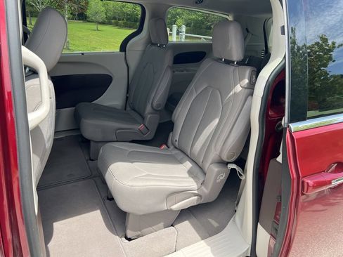 Used 2020 Chrysler Pacifica Touring w/ Advanced Safetytec Group FWD image 49