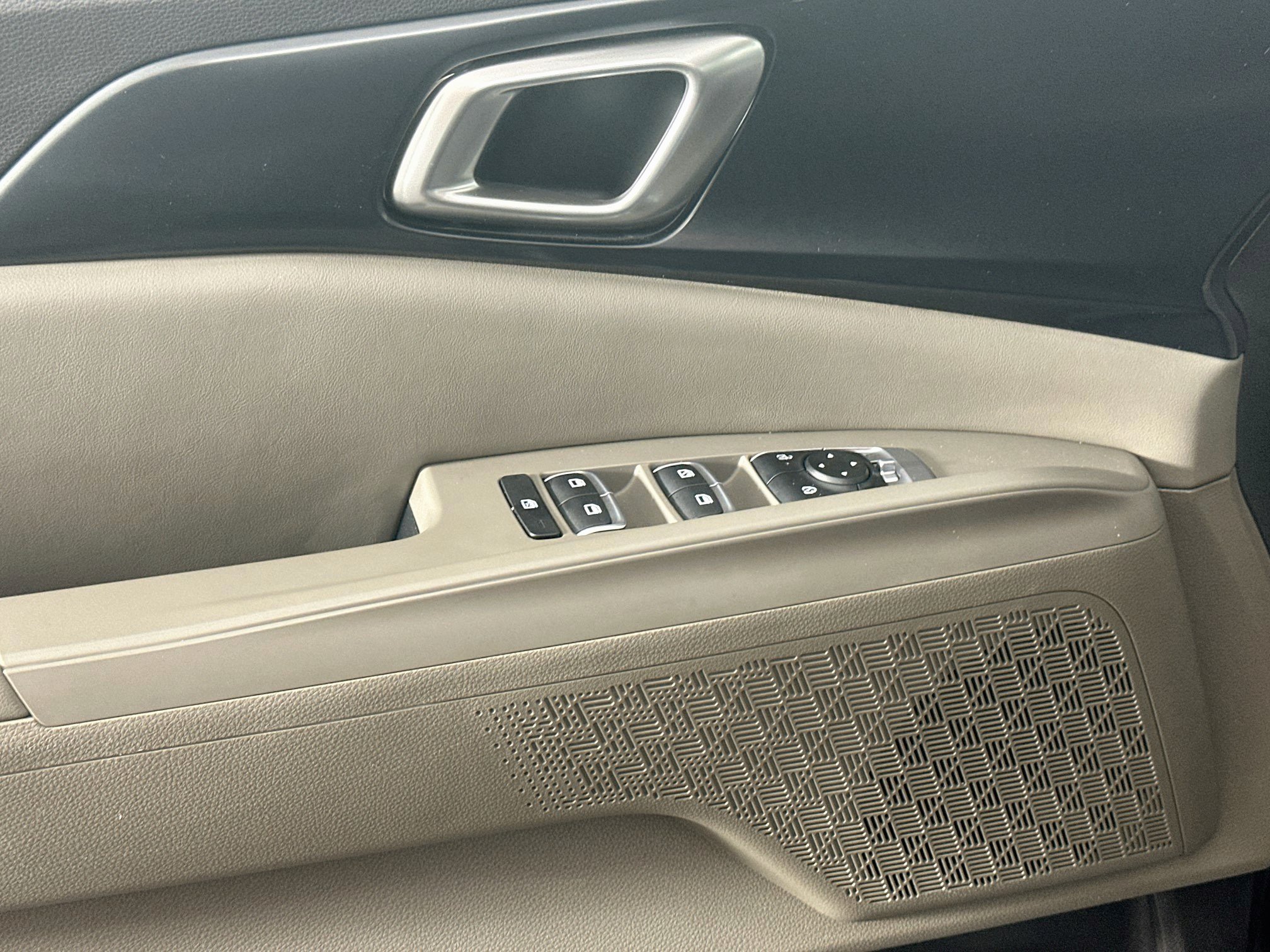 Used 2026 Kia Carnival FWD image 15
