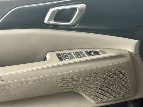 Used 2026 Kia Carnival FWD image 15