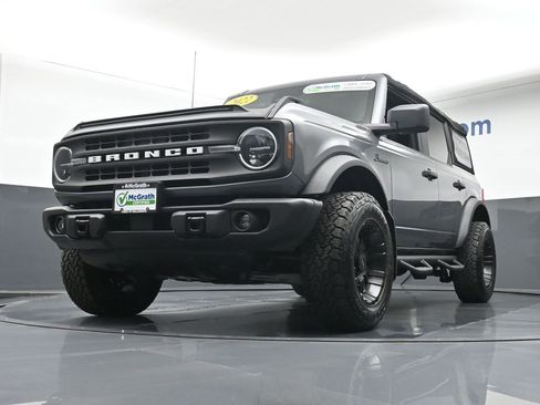 Used 2022 Ford Bronco Black Diamond image 6