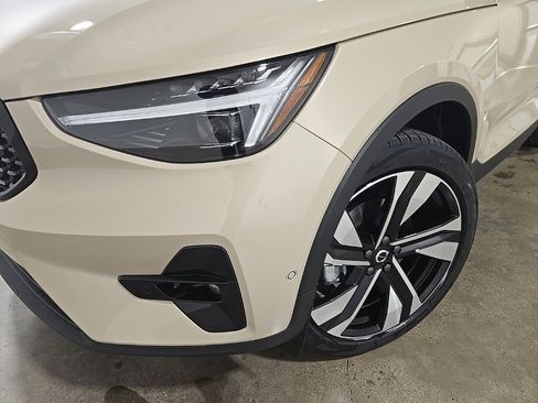 New 2026 Volvo XC40 B5 Ultra w/ Climate Package image 10