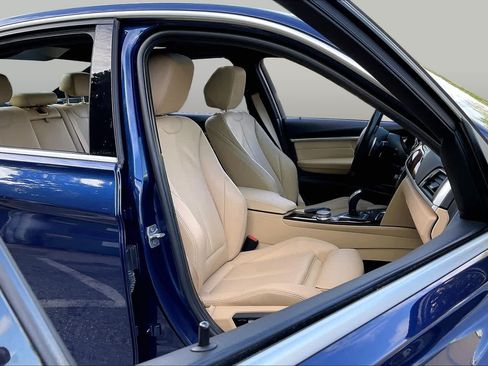 Used 2018 BMW 330i xDrive Sedan w/ Convenience Package AWD/4WD image 8