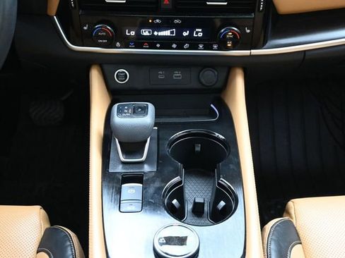 Used 2021 Nissan Rogue Platinum image 25