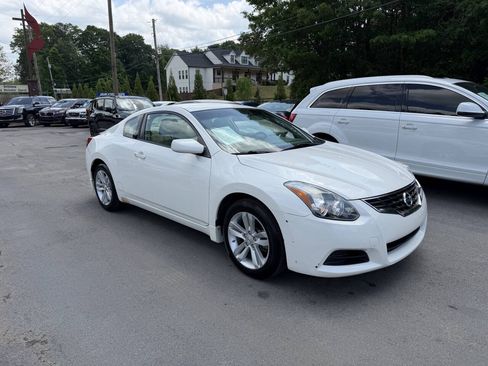 Used 2011 Nissan Altima 2.5 S w/ Convenience Pkg FWD image 3