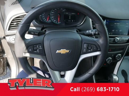 Used 2022 Chevrolet Trax LT w/ LT Convenience Package AWD/4WD image 26