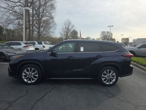 Used 2023 Toyota Highlander Limited image 4