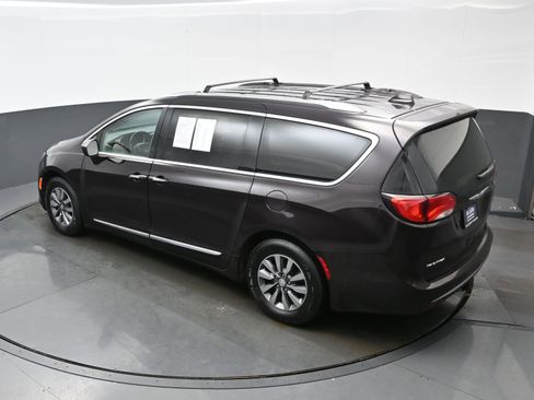Used 2019 Chrysler Pacifica Touring-L Plus image 37