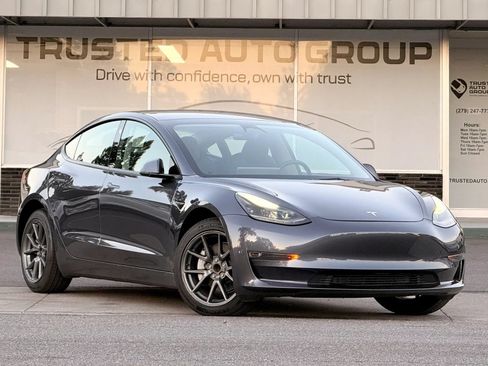 Used 2023 Tesla Model 3 Standard Range RWD image 2