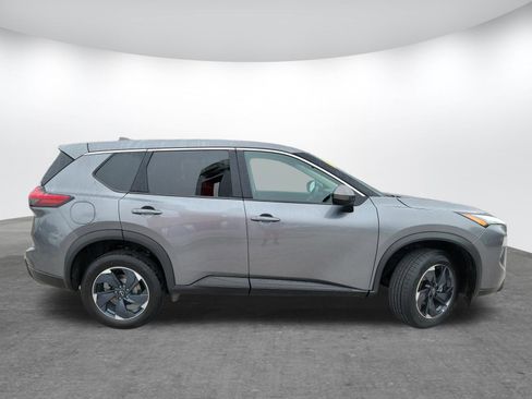 Used 2025 Nissan Rogue SV AWD/4WD image 4