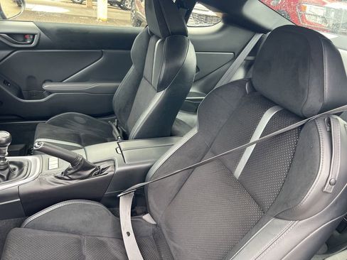 Used 2025 Toyota GR86 Premium w/ Performance Package image 5