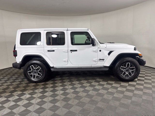 Used 2026 Jeep Wrangler Unlimited Sahara AWD/4WD image 2