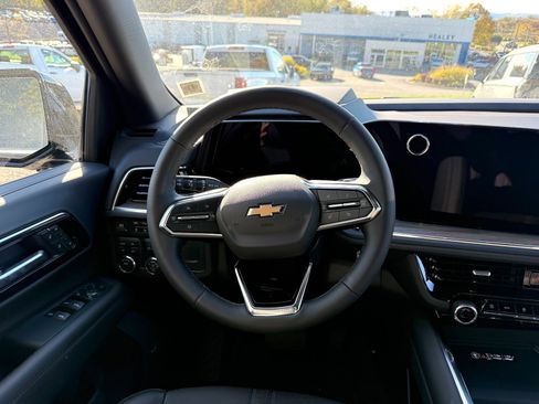 New 2025 Chevrolet Suburban High Country image 28