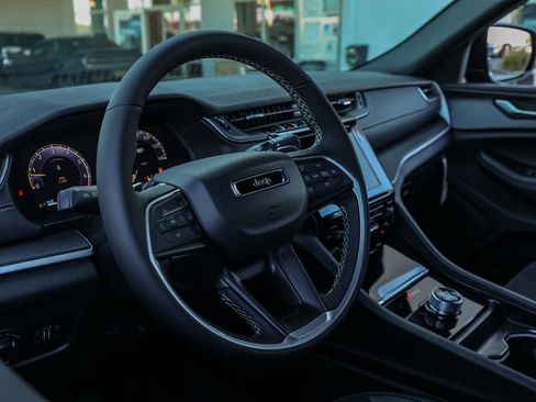 New 2025 Jeep Grand Cherokee L Altitude image 14