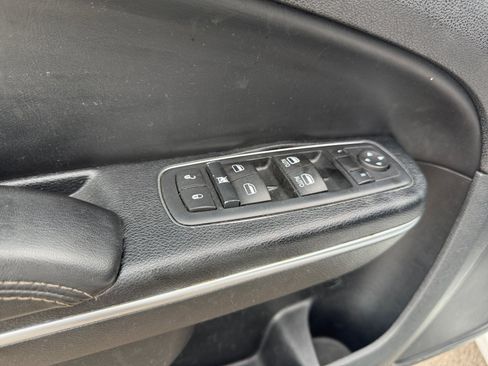 Used 2016 Chrysler 300 C RWD image 28