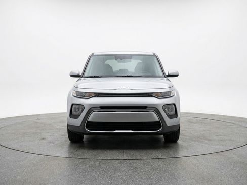 Used 2025 Kia Soul LX w/ LX Technology Package image 2