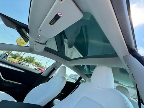 Used 2022 Tesla Model 3 Long Range AWD/4WD image 34