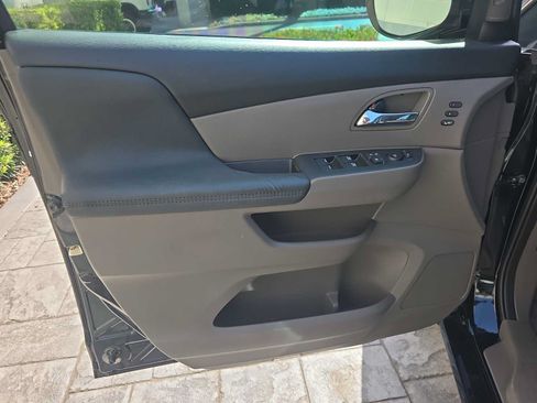 Used 2014 Honda Odyssey Touring image 17