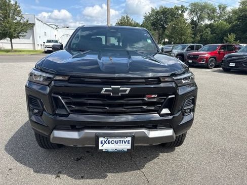 Used 2025 Chevrolet Colorado Z71 w/ Midnight Edition AWD/4WD image 3