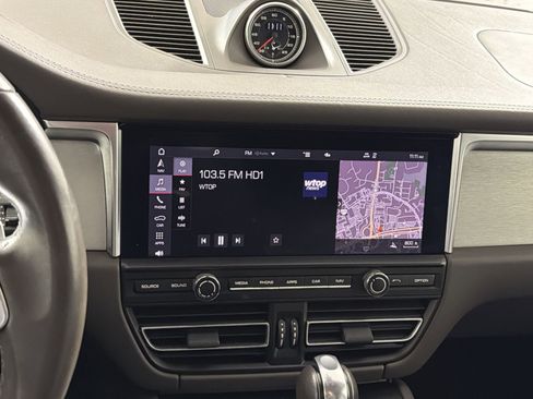 Used 2021 Porsche Macan Turbo image 18