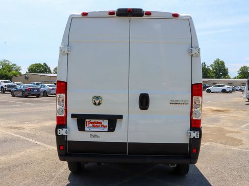Used 2024 RAM ProMaster 2500 w/ Convenience Group FWD image 8