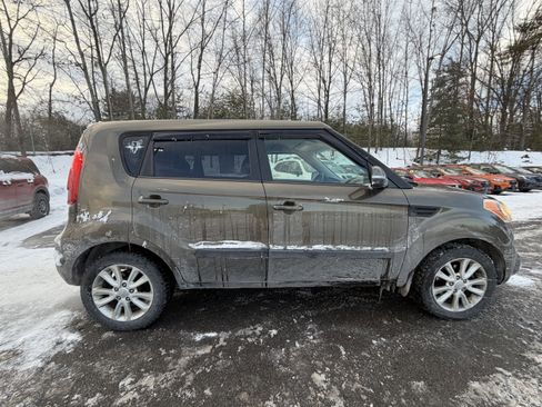 Used 2012 Kia Soul + image 11