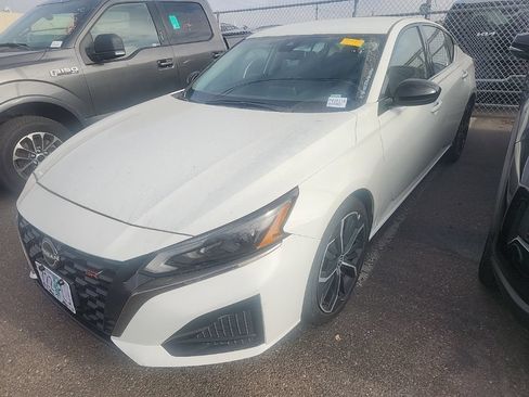 Used 2024 Nissan Altima 2.5 SR FWD image 4