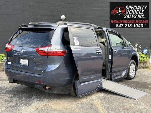 Used 2015 Toyota Sienna XLE FWD image 1