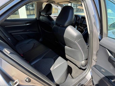 Used 2018 Toyota Camry SE FWD image 14