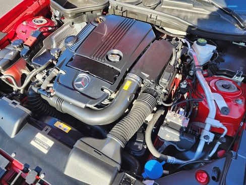 Used 2015 Mercedes-Benz SLK 250 w/ Premium Package image 10