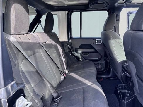 Used 2019 Jeep Wrangler Unlimited Sahara image 27