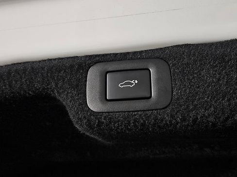 Used 2022 Lexus LS 500 w/ Interior Upgrade Package RWD image 33